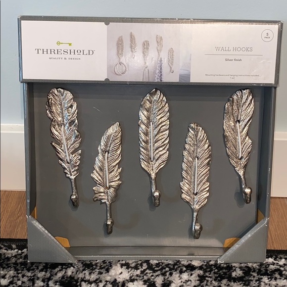 Set of feather shaped wall hooks - new!
